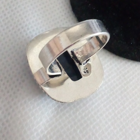 Super pretty natural sodalite ring Size 6.75🤗 - Picture 4 of 5